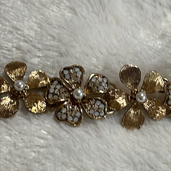 Vintage antique gold flower bracelet with pearls and opal simulated stones - Picture 2 of 4